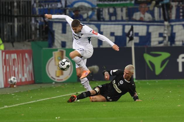 GER, Hamburg, Football, DFL, FC St Pauli vs TSG 1899 Hoffenheim 2 Runde DFB Pokal , im Millerntor Stadion , 28 10 2025 , v l Andrej Kramaric TSG 1899 Hoffenheim, 27 , Louis Oppie FC St Pauli , 23 DFL regulations prohibit any use of photographs as image sequences and or quasi video Copyright: HMBxMedia FernandoxSoares