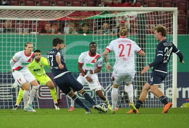28 10 2024, DFB Pokal 2 round, FC Augsburg vs VfL Bochum, WWK Arena Augsburg, Soccer, Sport, in the picture goal to 0 1 by Gerrit Holtmann VfL Bochum