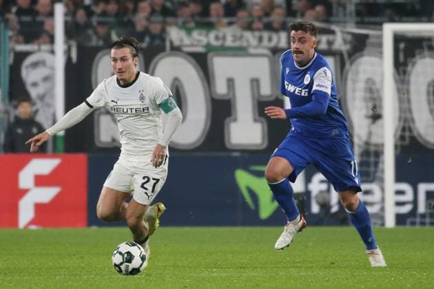 Mönchengladbach, Germany 28 October 2025 DFB Pokal 2025 2026 Borussia Mönchengladbach vs Karlsruher SC In the picture from left in a duel Rocco Reitz BMG and Philipp Förster Foerster KSC DFB regulations prohibit any use of photographs as image sequences and or quasi video Borussia Park Nordrhein Westfalen Copyright: xFotostandx xvanxderxVeldenx