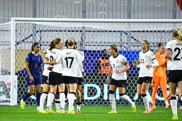 FOOTBALL : France Feminine vs Allemagne Feminine - Ligue des nations - Demi Finale retour - 28 10 2025 Joie des joueurs de l™equipe d™Allemagne aprÃ s le but de Nicole Anyomi (Allemagne) CaenFrance  Copyright: xBaptistexAutissierx