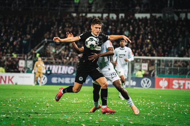 HAMBURG, GERMANY - OCTOBER 28: Arkadiusz Pyrka (FC St. Pauli, 11) with the ball during the DFB-Pokal match between DFB-Pokal: St. Pauli vs. TSG Hoffenheim at Millerntor-Stadion on round 2 of the DFB-Pokal on October 28, 2025 in Hamburg, Germany. DFL REGULATIONS PROHIBIT ANY USE OF PHOTOGRAPHS AS IMAGE SEQUENCES AND OR QUASI-VIDEO. Hamburg Germany Copyright: xBEAUTIFULxSPORTS Tonhäuserx
