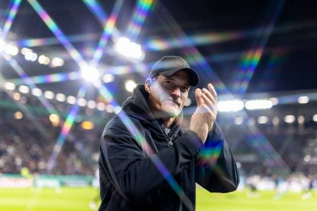 Hamburg, October 28, 2025 Football, DFB Pokal 2025 26, FC St Pauli TSG 1899 Hoffenheim Alexander Blessin FC St Pauli, Coach DFL REGULATIONS PROHIBIT ANY USE OF PHOTOGRAPHS AS IMAGE SEQUENCES AND OR QUASI VIDEO