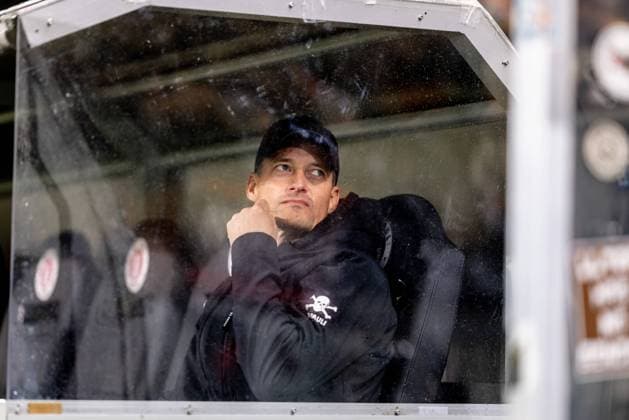 Hamburg, October 28, 2025 Football, DFB Pokal 2025 26, FC St Pauli TSG 1899 Hoffenheim Alexander Blessin FC St Pauli, Coach DFL REGULATIONS PROHIBIT ANY USE OF PHOTOGRAPHS AS IMAGE SEQUENCES AND OR QUASI VIDEO