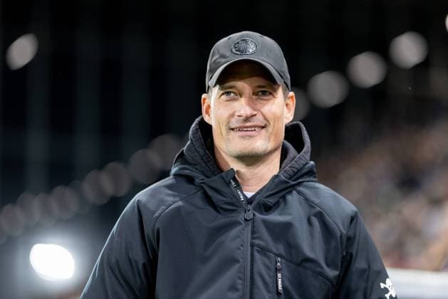 Hamburg, October 28, 2025 Football, DFB Pokal 2025 26, FC St Pauli TSG 1899 Hoffenheim Alexander Blessin FC St Pauli, Coach DFL REGULATIONS PROHIBIT ANY USE OF PHOTOGRAPHS AS IMAGE SEQUENCES AND OR QUASI VIDEO