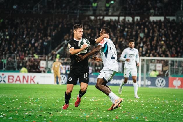 HAMBURG, GERMANY - OCTOBER 28: Arkadiusz Pyrka (FC St. Pauli, 11) in duel with Bazoumana Toure (TSG Hoffenheim, 29) during the DFB-Pokal match between DFB-Pokal: St. Pauli vs. TSG Hoffenheim at Millerntor-Stadion on round 2 of the DFB-Pokal on October 28, 2025 in Hamburg, Germany. DFL REGULATIONS PROHIBIT ANY USE OF PHOTOGRAPHS AS IMAGE SEQUENCES AND OR QUASI-VIDEO. Hamburg Germany Copyright: xBEAUTIFULxSPORTS Tonhäuserx
