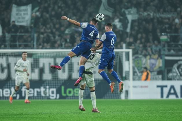 Sport, Football, DFB Pokal Season 2025 2026 2 Round Borussia Mönchengladbach Karlsruher SC 28 10 2025, BORUSSIA PARK Marcel Beifus Karlsruher SC, 4 Haris Tabakovic Borussia Mönchengladbach, 15 Nicolai Rapp Karlsruher SC, 6 Mönchengladbach BORUSSIA PARK North Rhine-Westphalia Germany