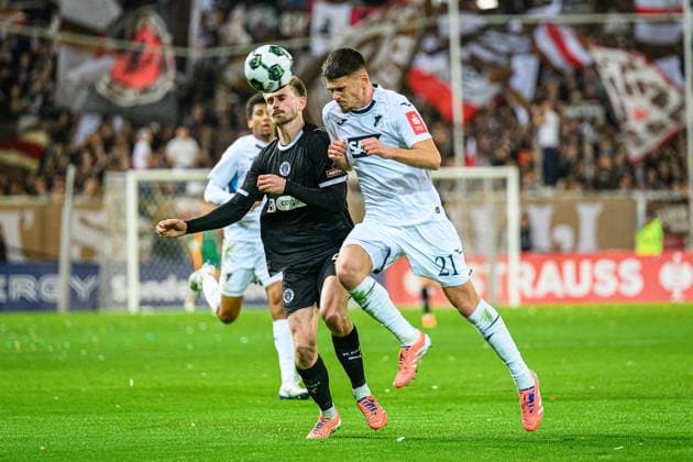 Soccer I Men I Season 2025 2026 I DFB Cup I 2 Round I FC St Pauli TSG 1899 Hoffenheim I 28 10 2025 Eric Smith 8, FC St Pauli , Albian Hajdari 21, TSG 1899 Hoffenheim Hamburg Millerntor Stadion Hamburg Germany Copyright: xLobecax xHenningxRohlfsx