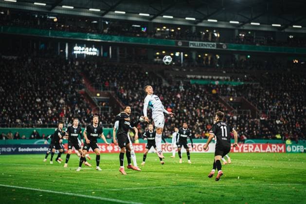 HAMBURG, GERMANY - OCTOBER 28: Tim Lemperle (TSG Hoffenheim, 19) is going to the ball during the DFB-Pokal match between DFB-Pokal: St. Pauli vs. TSG Hoffenheim at Millerntor-Stadion on round 2 of the DFB-Pokal on October 28, 2025 in Hamburg, Germany. DFL REGULATIONS PROHIBIT ANY USE OF PHOTOGRAPHS AS IMAGE SEQUENCES AND OR QUASI-VIDEO. Hamburg Germany Copyright: xBEAUTIFULxSPORTS Tonhäuserx