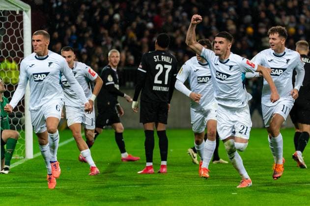 Goal for 1 1 Grischa Proemel TSG 1899 Hoffenheim, 06 , cheers with Albian Hajdari TSG 1899 Hoffenheim, 21 , GER, FC St Pauli vs TSG 1899 Hoffenheim, Football, DFB Pokal, 2 Round, Season 2025 2026, 28 10 2025 DFL REGULATES PROHIBIT ANY USE OF PHOTOGRAPHS AS IMAGE SEQUENCES AND OR QUASI VIDEO GER, FC St Pauli vs TSG 1899 Hoffenheim, Football, DFB Pokal, 2nd round, 2025 2026 season, 28 10 2025 Hamburg Copyright: xEibner-Pressefoto MaxxVincenx EP_MVN