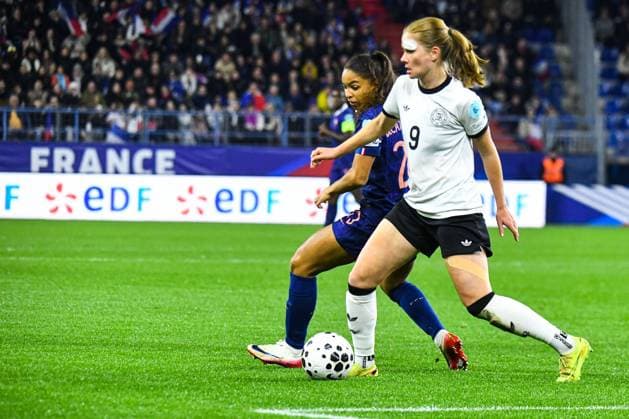 FOOTBALL : France Feminine vs Allemagne Feminine - Ligue des nations - Demi Finale retour - 28 10 2025 Sjoeke Nüsken (Allemagne) Delphine Cascarino (France) CaenFrance  Copyright: xBaptistexAutissierx