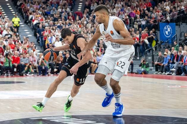 Vladimir Lucic 11 FC Bayern Basketball in a duel with Walter Tavares 22 Real Madrid , FC Bayern Basketball vs Real Madrid, EuroLeague 7 Matchday, 28 10 2025 Munich Bavaria Germany Copyright: xkolbert-press UlrichxGamelx