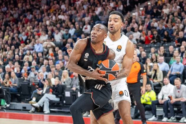 Trey Lyles 0 Real Madrid in duel with Isiaha Mike 22 FC Bayern Basketball , FC Bayern Basketball vs Real Madrid, EuroLeague 7 Matchday, 28 10 2025 Munich Bavaria Germany Copyright: xkolbert-press UlrichxGamelx