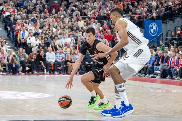 Vladimir Lucic 11 FC Bayern Basketball in a duel with Walter Tavares 22 Real Madrid , FC Bayern Basketball vs Real Madrid, EuroLeague 7 Matchday, 28 10 2025 Munich Bavaria Germany Copyright: xkolbert-press UlrichxGamelx
