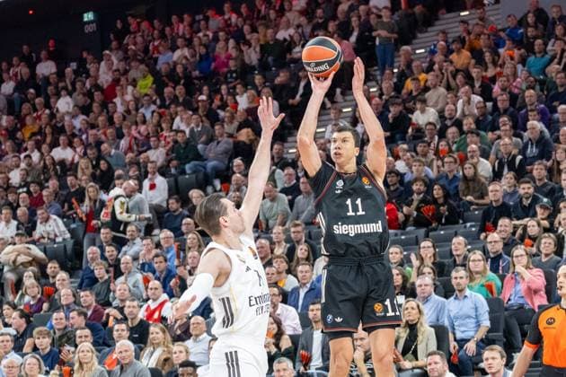 Vladimir Lucic 11 FC Bayern Basketball , Mario Hezonja 11 Real Madrid , FC Bayern Basketball vs Real Madrid, EuroLeague 7 Matchday, 28 10 2025 Munich Bavaria Germany Copyright: xkolbert-press UlrichxGamelx