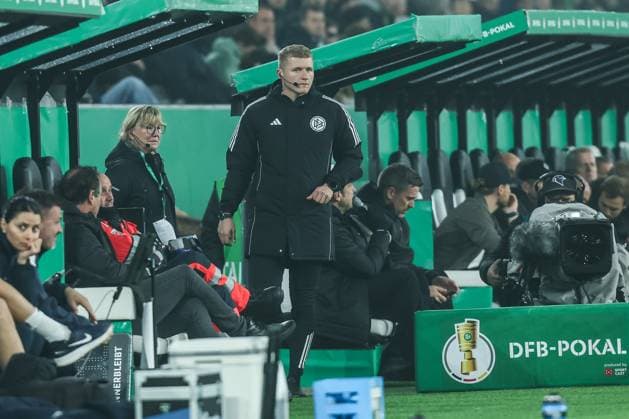 Sport, Football, DFB Pokal Season 2025 2026 2 Round Borussia Mönchengladbach Karlsruher SC 28 10 2025, BORUSSIA PARK Timo Gansloweit Fourth Official Mönchengladbach BORUSSIA PARK North Rhine-Westphalia Germany