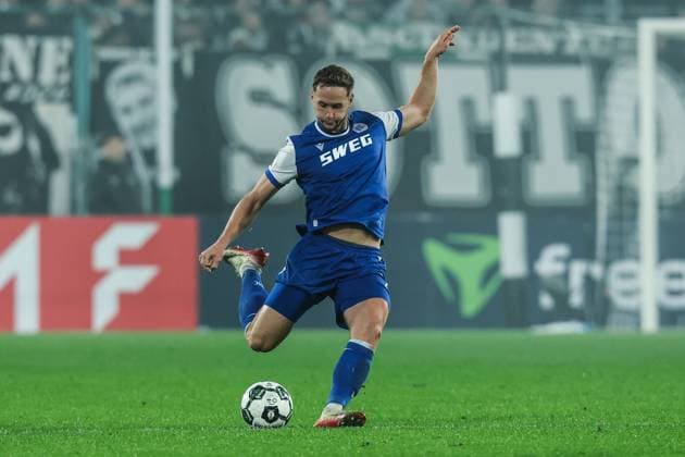 Sport, Football, DFB Pokal Season 2025 2026 2 Round Borussia Mönchengladbach Karlsruher SC 28 10 2025, BORUSSIA PARK Christoph Kobald Karlsruher SC, 22 Mönchengladbach BORUSSIA PARK Nordrhein Westfalen Germany