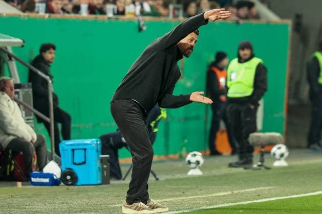 Head Coach Sandro Wagner FC Augsburg with instructions, FC Augsburg vs VfL Bochum 1848, Football, Men, DFL, DFB Cup, Season 2025 2026, WWK Arena, Second Round, 28 10 2025 Augsburg Bavaria Germany Copyright: xkolbert-press MartinxAgüerax