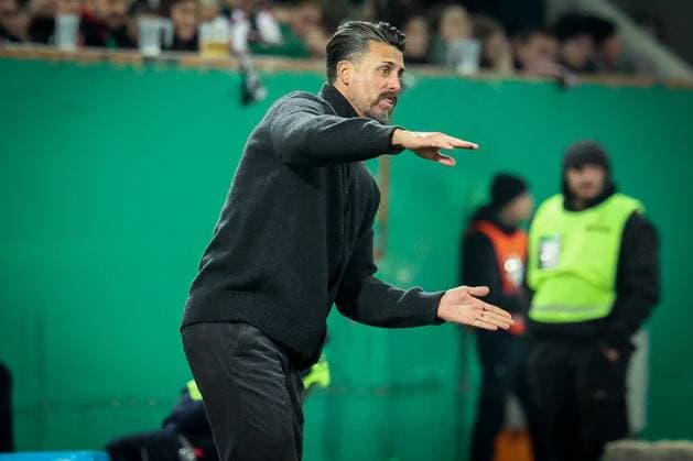 Head Coach Sandro Wagner FC Augsburg with instructions, FC Augsburg vs VfL Bochum 1848, Football, Men, DFL, DFB Cup, Season 2025 2026, WWK Arena, Second Round, 28 10 2025 Augsburg Bavaria Germany Copyright: xkolbert-press MartinxAgüerax