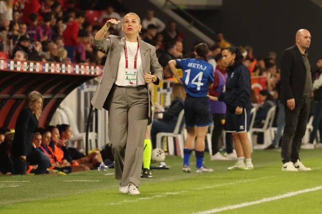 IZMIR, TURKEY - OCTOBER 28: Coach Necla Gungor of Turkey during the FIFA Women s World Cup 2027 play-off second leg match between Turkey and Kosovo at Gursel Aksel Stadium in Izmir , Turkey on October 28 , 2025. ( Photo by Seskimphoto ) Izmir Turkey Izmir Turkey Copyright: xSeskimphotox Turkey-Kosovo-281025 (152)