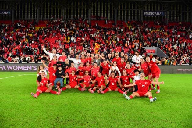IZMIR, TURKEY - OCTOBER 28: Players of Turkey celebrates victory after the FIFA Women s World Cup 2027 play-off second leg match between Turkey and Kosovo at Gursel Aksel Stadium in Izmir , Turkey on October 28 , 2025. ( Photo by Seskimphoto ) Izmir Turkey Izmir Turkey Copyright: xSeskimphotox Turkey-Kosovo-281025 (175).jpeg