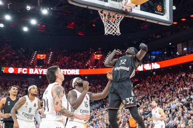 Isiaha Mike 22 FC Bayern Basketball shoots a basket, FC Bayern Basketball vs Real Madrid, EuroLeague 7 Matchday, 28 10 2025 Munich Bavaria Germany Copyright: xkolbert-press UlrichxGamelx