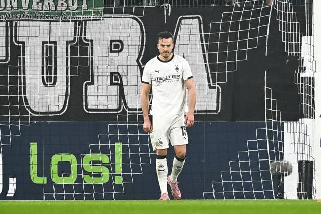 28 10 2025, Football DFB Pokal, Season 2025 2026, 2 Round, Borussia Moenchengladbach vs Karlsruher SC at Borussia Park in Moenchengladbach Haris Tabakovic Borussia Moenchengladbach, 15 is disappointed after a missed chance Important note According to the regulations of the DFL German Football League or the DFB German Football Association, it is prohibited, to utilize or have utilized photographs taken in the stadium and or of the match in the form of sequential images and or video-like photo series Foto Kirchner Media Thomas Haesler Copyright: xKirchner-Media ThomasxHaeslerx