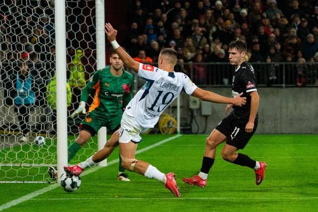 Goal shot Goal chance Tim Lemperle TSG 1899 Hoffenheim, 19 , GER, FC St Pauli vs TSG 1899 Hoffenheim, Football, DFB Pokal, 2nd round, Season 2025 2026, 28 10 2025 DFL REGULATIONS PROHIBIT ANY USE OF PHOTOGRAPHS AS IMAGE SEQUENCES AND OR QUASI VIDEO GER, FC St Pauli vs TSG 1899 Hoffenheim, Football, DFB Pokal, 2nd round, Season 2025 2026, 28 10 2025 Hamburg Copyright: xEibner-Pressefoto MaxxVincenx EP_MVN