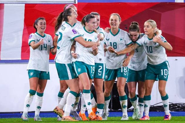 251028 BELGIUM VS IRELAND Irish players celebrating the goal of Abbie Larkin (19) of Ireland (2-1) during a female soccer match between women™s national teams of Belgium, called Red Flames and Ireland, 2025-2026 season of UEFA Women™s Nations League Promotion relegation play-off , on Tuesday 28 October 2025, in Leuven, BELGIUM . PHOTO SPORTPIX Sevil OKTEM LEUVEN DEN DREEF Vlaams-Brabant Belgium  Copyright: xSportpix.bex xSevilxOktemxSevilxOktemx