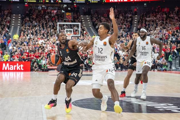 Kamar Baldwin 44 FC Bayern Basketball in duel with Theo Maledon 12 Real Madrid , FC Bayern Basketball vs Real Madrid, EuroLeague 7 Matchday, 28 10 2025 Munich Bavaria Germany Copyright: xkolbert-press UlrichxGamelx
