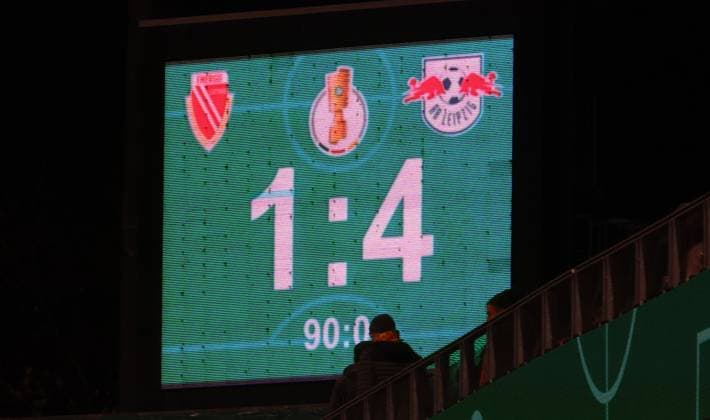 Cottbus RB Leipzig DFB Pokal Cottbus, 28 10 2025, Stadion der Freundschaft, DFB Pokal, Round 2 , FC Energie Cottbus vs RB Leipzig , In the picture The final score of the match on the scoreboard ,