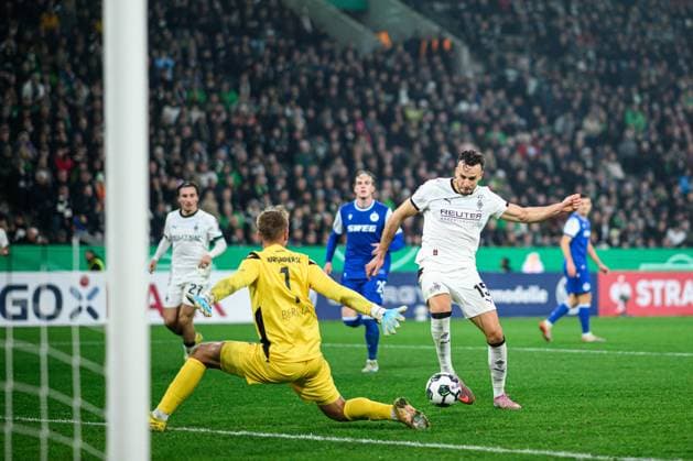 MOENCHENGLADBACH, GERMANY - 28 OCTOBER, 2025: Haris Tabakovic - The football match of Germany Cup DFB Pokal Borussia Moenchengladbach vs Karlsruher SC at Borussia Park.  Copyright: xVitaliixKliuievx