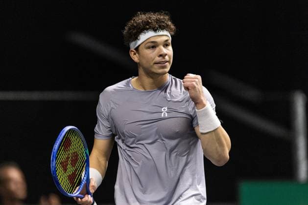 Rolex Paris Masters 2025 - Day Two Ben Shelton (USA) plays against Flavio Cobolli (ITA) in the men s singles match on day two of the Paris ATP, Tennis Herren Masters 1000 tennis tournament at the Paris La Defense Arena in Nanterre, on the outskirts of Paris, on october 28, 2025. Paris France  Copyright: xIbrahimxEzzatx originalFilename:ezzat-notitle251028_npBX5.jpg