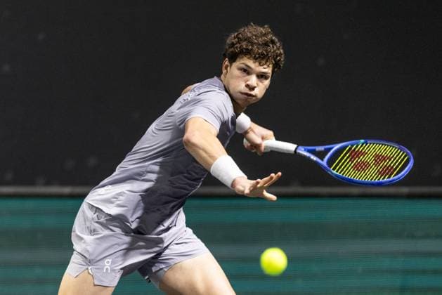 Rolex Paris Masters 2025 - Day Two Ben Shelton (USA) plays against Flavio Cobolli (ITA) in the men s singles match on day two of the Paris ATP, Tennis Herren Masters 1000 tennis tournament at the Paris La Defense Arena in Nanterre, on the outskirts of Paris, on october 28, 2025. Paris France  Copyright: xIbrahimxEzzatx originalFilename:ezzat-notitle251028_np0Ol.jpg