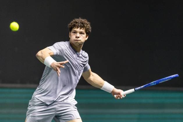 Rolex Paris Masters 2025 - Day Two Ben Shelton (USA) plays against Flavio Cobolli (ITA) in the men s singles match on day two of the Paris ATP, Tennis Herren Masters 1000 tennis tournament at the Paris La Defense Arena in Nanterre, on the outskirts of Paris, on october 28, 2025. Paris France  Copyright: xIbrahimxEzzatx originalFilename:ezzat-notitle251028_npIQK.jpg