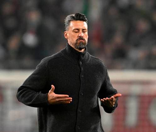 28 10 2025, Soccer DFB Pokal 2025 2026, 2 Round, FC Augsburg VfL Bochum, in WWK Arena Augsburg Coach Sandro Wagner FC Augsburg dissatisfied DFL and DFB regulations prohibit any use of photographs as image sequences and or quasi video