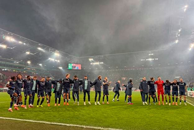 28 10 2025, Football DFB Cup 2025 2026, 2nd round, FC Augsburg VfL Bochum, in the WWK Arena Augsburg The Bochum fans celebrate after the match DFL and DFB regulations prohibit any use of photographs as image sequences and or quasi video
