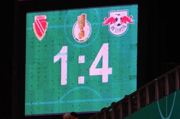 Cottbus RB Leipzig DFB Pokal Cottbus, 28 10 2025, Stadion der Freundschaft, DFB Pokal, Round 2 , FC Energie Cottbus vs RB Leipzig , In the picture The final score of the match on the scoreboard ,