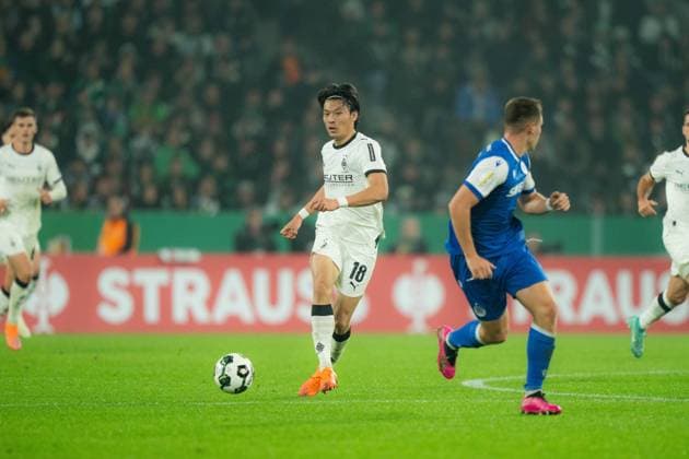 Borussia Mönchengladbach vs Karlsruher SC DFB-Pokal Shuto Machino of Borussia Mönchengladbach in action during the DFB-Pokal second round match against Karlsruher SC at Borussia-Park in Mönchengladbach, Germany, on October 28, 2025. Copyright: xTaiseixIwamotox