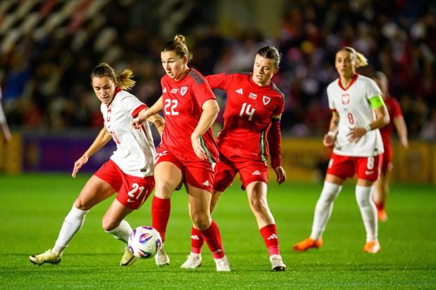28.10.2025 WALIA , NEWPORT, STADION RODNEY PARADE, PILKA NOZNA KOBIET ( WOMEN S FOOTBALL) MECZ TOWARZYSKI WALIA (WALES - POLAND ) WALIA - POLSKA ¨NZ. PAULINA TOMASIAK ALICE GRIFFITHS HAYLEY LADD FOTO RADOSLAW JOZWIAK CYFRASPORT NEWSPIX.PL --- Newspix.pl POLAND OUT!  RA1_3864