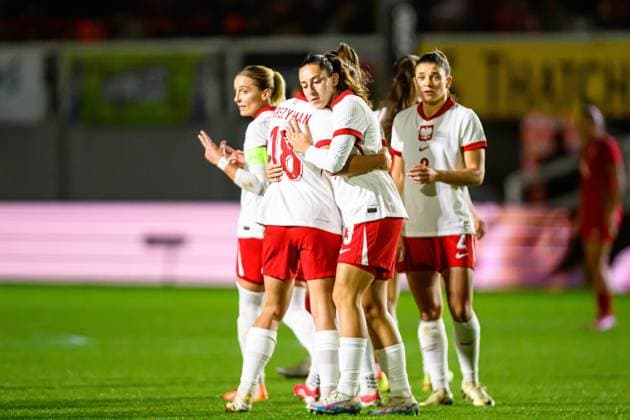 28.10.2025 WALIA , NEWPORT, STADION RODNEY PARADE, PILKA NOZNA KOBIET ( WOMEN S FOOTBALL) MECZ TOWARZYSKI WALIA (WALES - POLAND ) WALIA - POLSKA ¨NZ. WIKTORIA ZIENIEWICZ NADIA KREZYMAN FOTO RADOSLAW JOZWIAK CYFRASPORT NEWSPIX.PL --- Newspix.pl POLAND OUT!  RA1_5036