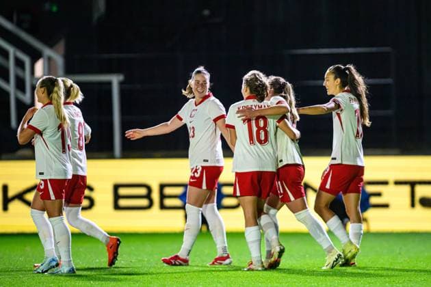 28.10.2025 WALIA , NEWPORT, STADION RODNEY PARADE, PILKA NOZNA KOBIET ( WOMEN S FOOTBALL) MECZ TOWARZYSKI WALIA (WALES - POLAND ) WALIA - POLSKA ¨NZ. OLIWIA WOS MARTYNA WIANKOWSKA ADRIANA ACHCINSKA NADIA KREZYMAN PAULINA TOMASIAK NATALIA PADILLA-BIDAS FOTO RADOSLAW JOZWIAK CYFRASPORT NEWSPIX.PL --- Newspix.pl POLAND OUT!  RA1_5113