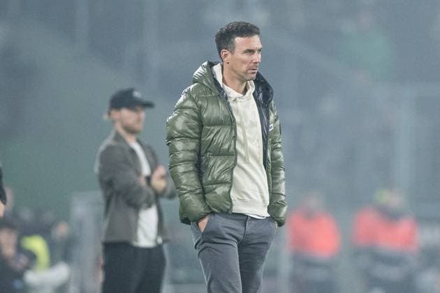 MOENCHENGLADBACH, GERMANY - OCTOBER 28: Christian Eichner (Trainer Karlsruher SC) during the DFB Pokal match between Borussia Moenchengladbach vs. Karlsruher SC at Borussia Park on matchday 2 of DFB Pokal on October 28, 2025 in Moenchengladbach, Germany. DFB REGULATIONS PROHIBIT ANY USE OF PHOTOGRAPHS AS IMAGE SEQUENCES AND OR QUASI-VIDEO. North Rhine Westphalia Germany Copyright: xBEAUTIFULxSPORTS Wunderlx