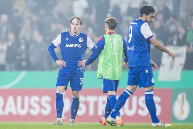 DFB Pokal Borussia Moenchengladbach vs Karlsruher SC, 28 10 2025 MOENCHENGLADBACH, GERMANY OCTOBER 28 David Herold Karlsruher SC, 20 frustrated after losing the DFB Pokal match between Borussia Moenchengladbach vs Karlsruher SC at Borussia Park on matchday 2 of DFB Pokal on October 28, 2025 in Moenchengladbach, Germany DFB REGULATIONS PROHIBIT ANY USE OF PHOTOGRAPHS AS IMAGE SEQUENCES AND OR QUASI VIDEO Copyright: xBEAUTIFULxSPORTS Wunderlx