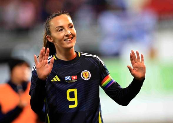 Scotland Women v Switzerland Women International Friendly, Länderspiel, Nationalmannschaft Caroline Weir of Scotland Women applauds supporters after the final whistle during the International Friendly match at KDM Group East End Park, Dunfermline UK Newspapers OUT Copyright: xFredxPalmerx FIL-22413-0093