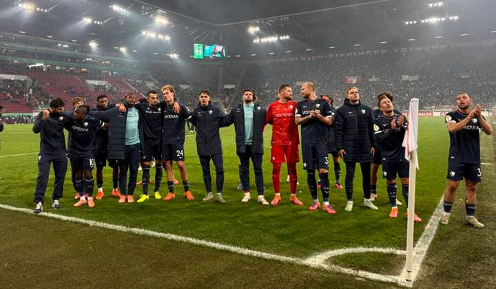 28 10 2025, Football DFB Cup 2025 2026, 2nd round, FC Augsburg VfL Bochum, in the WWK Arena Augsburg The Bochum fans celebrate after the match DFL and DFB regulations prohibit any use of photographs as image sequences and or quasi video