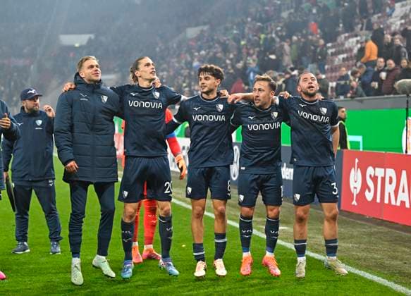 28 10 2025, Football DFB Cup 2025 2026, 2nd round, FC Augsburg VfL Bochum, in the WWK Arena Augsburg The Bochum fans celebrate after the match DFL and DFB regulations prohibit any use of photographs as image sequences and or quasi video