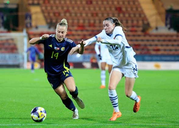Scotland Women v Switzerland Women International Friendly, Länderspiel, Nationalmannschaft Rachel McLaughlan of Scotland Women (left) shields the ball from Smilla Vallotto of Switzerland Women during the International Friendly match at KDM Group East End Park, Dunfermline UK Newspapers OUT Copyright: xFredxPalmerx FIL-22413-0102
