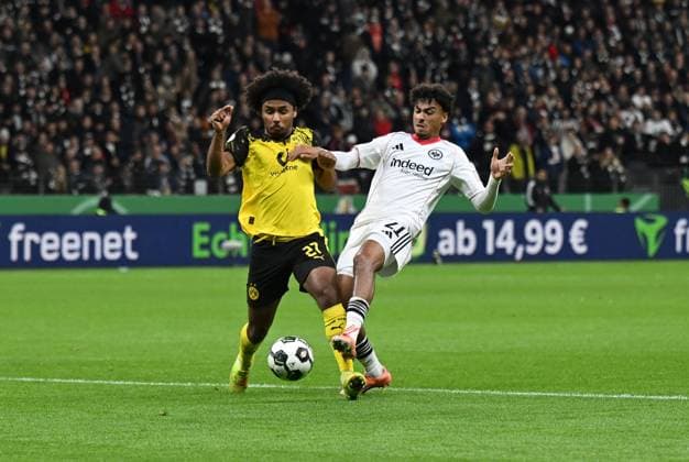 28 10 2025, xpsx, Fußball DFB Pokal 2 Runde, Eintracht Frankfurt Borussia Dortmund v l Karim Adeyemi Borussia Dortmund , Nathaniel Brown Eintracht Frankfurt DFL DFB REGULATIONS PROHIBIT ANY USE OF PHOTOGRAPHS as IMAGE SEQUENCES and or QUASI VIDEO Frankfurt am Main