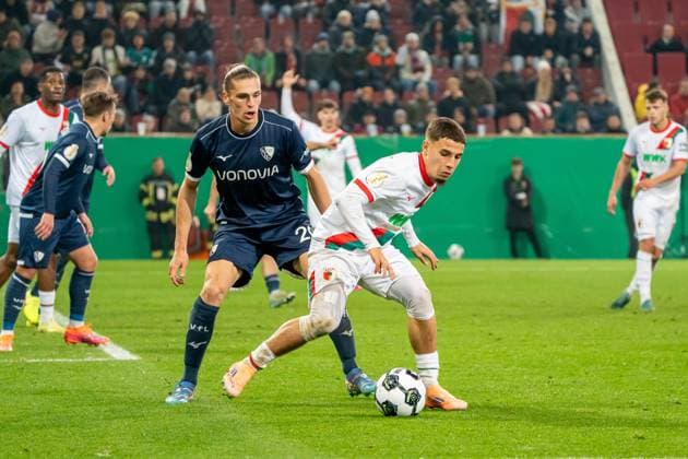 Duel between Noah Loosli VfL Bochum, 20 and Ismael Gharbi FC Augsburg, 11 , GER, FC Augsburg vs VfL Bochum, Football, DFB Pokal, 2 Round, Season 2025 2026, 28 10 2025, DFL REGULATES PROHIBIT ANY USE OF PHOTOGRAPHS AS IMAGE SEQUENCES AND OR QUASI VIDEO, GER, FC Augsburg vs VfL Bochum, Football, DFB Pokal, 2nd round, 2025 2026 season, 28 10 2025, Augsburg Copyright: xEibner-Pressefoto EdwardxCheungx EP_ECG