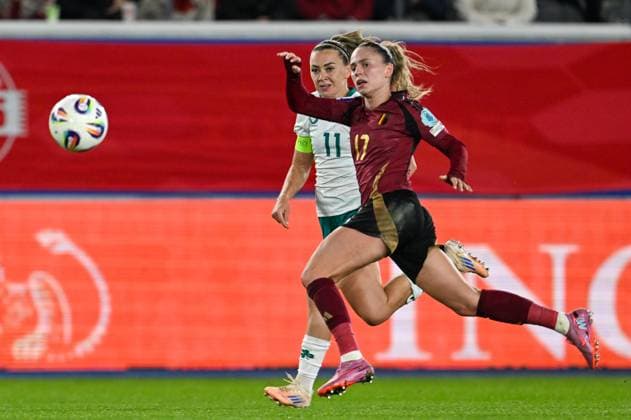 BELGIUM VS IRELAND Katie McCabe (11) of Ireland and Jill Janssens (17) of Belgium pictured during a women football game between the national teams of the republic of Ireland and Belgium, called the Red Flames for the second leg of the Promotion relegation play-off in the Uefa Womens Nations League 2025, on Tuesday 28 October 2025 in Leuven , BELGIUM . Photo Sportpix David Catry Leuven King Power Stadium BELGIUM  Copyright: xSportpix.bex xDavidxCatryxDavidxCatryx